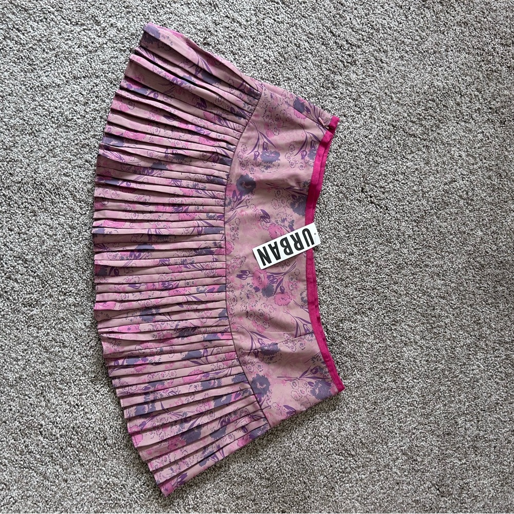 NWT Kimchi Blue Daisy Pleated Micro Mini Skirt. Low rise. Whimsical. Romantic - Picture 7 of 11